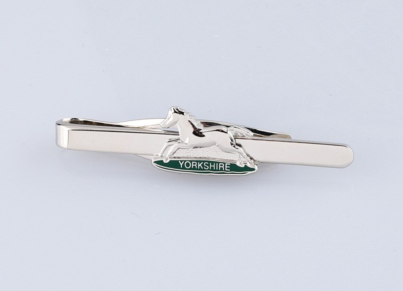 High-quality 3D design and engraving (you can see that the horse is more realis