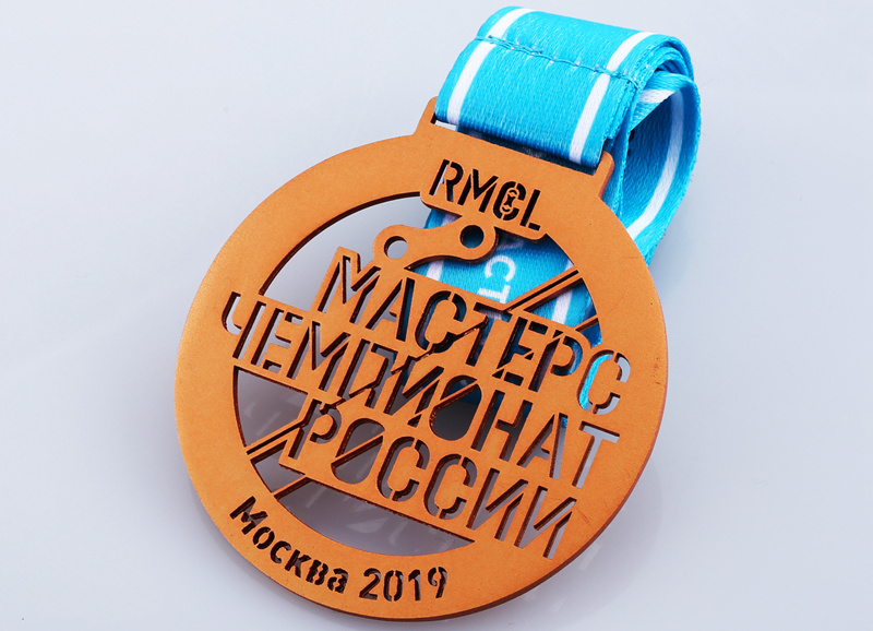 Сложная ажурная медаль